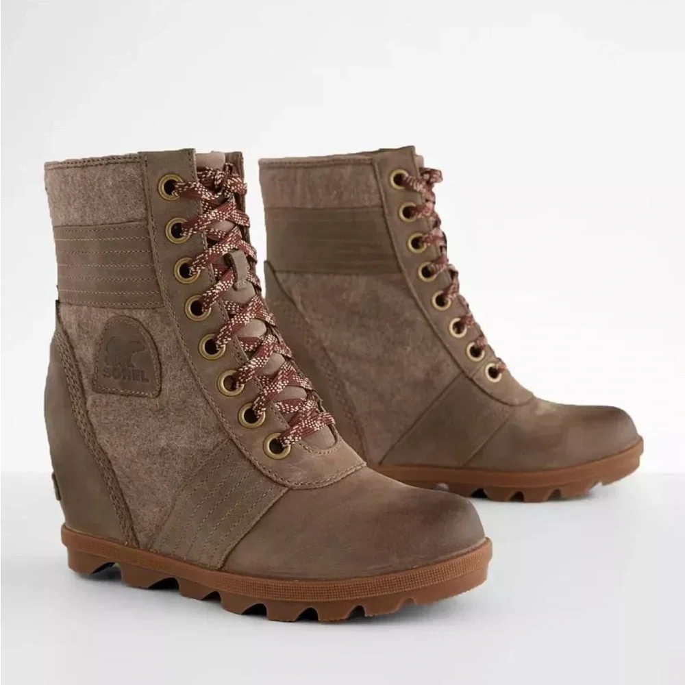 Sorel Lexie Waterproof Leather Wedge Boot Size 8.5 US